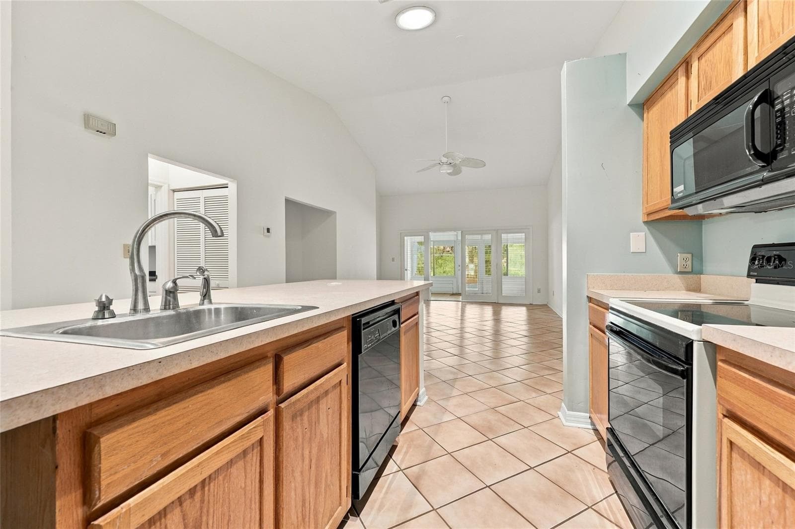 Townhouse at 916 NW 124TH DR, NEWBERRY, photo 11 of 39
