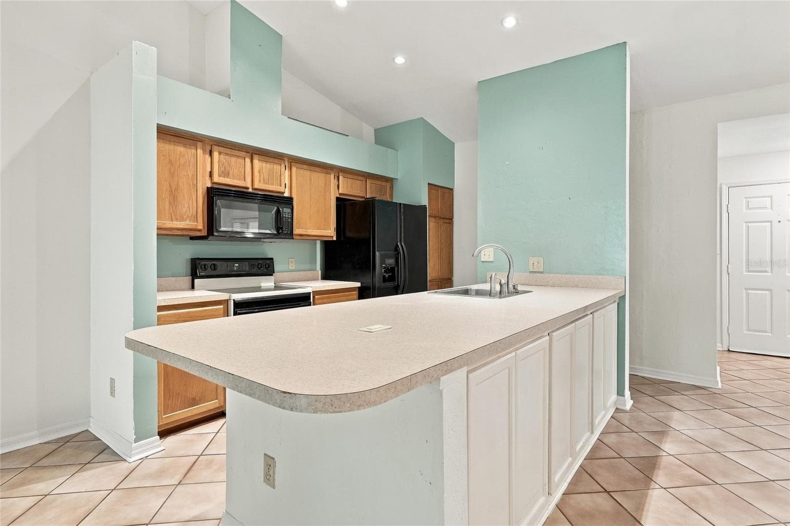 Townhouse at 916 NW 124TH DR, NEWBERRY, photo 13 of 39