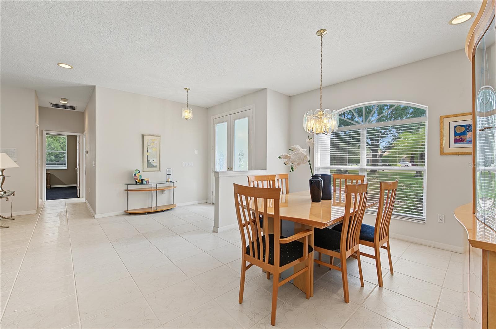 Dining Room area with lots of sunlight and open to the foyer and Living Room. - 915 LAKE THOMAS LN, LUTZ