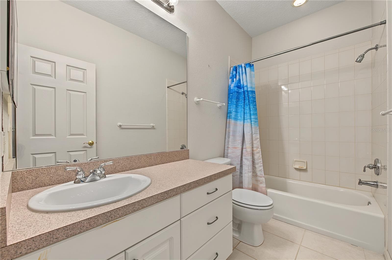 Guest bathroom - 915 LAKE THOMAS LN, LUTZ
