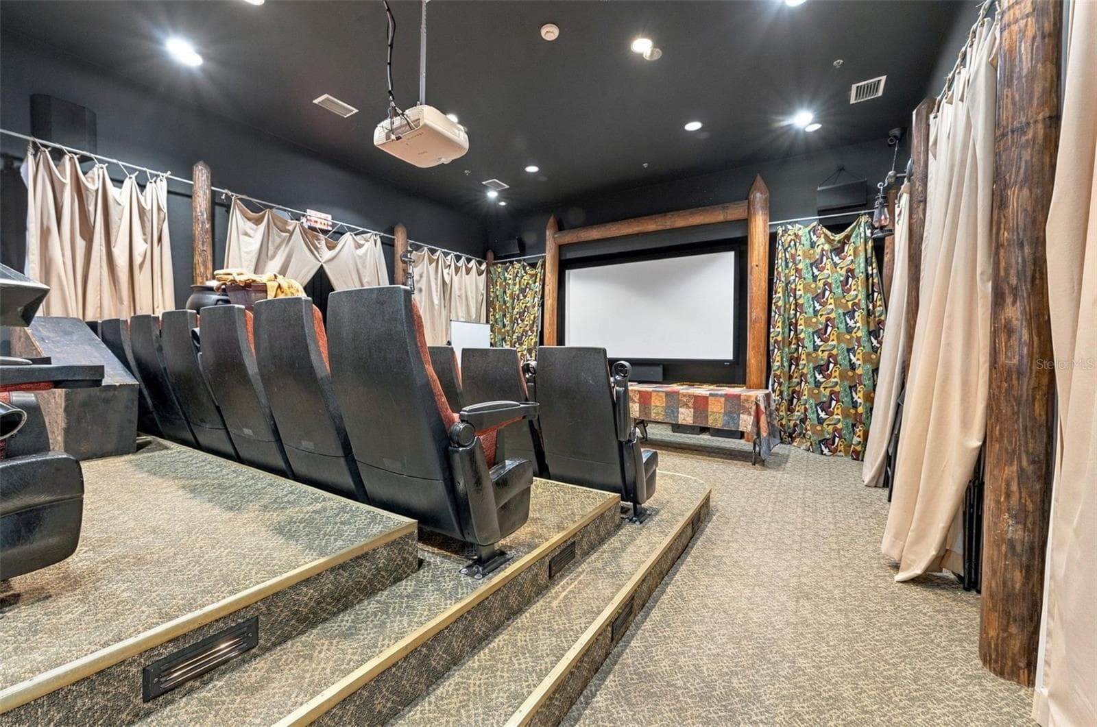 Movie Theater - 21916 WAVERLY SHORES LN, LAND O LAKES