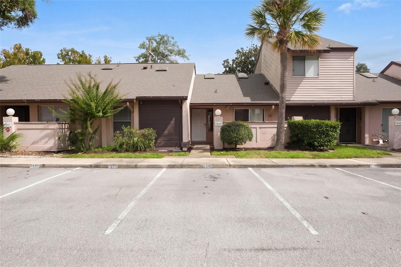 Condominium at 5849 BLUE DAHLIA WAY #12, ORLANDO, photo 2 of 20
