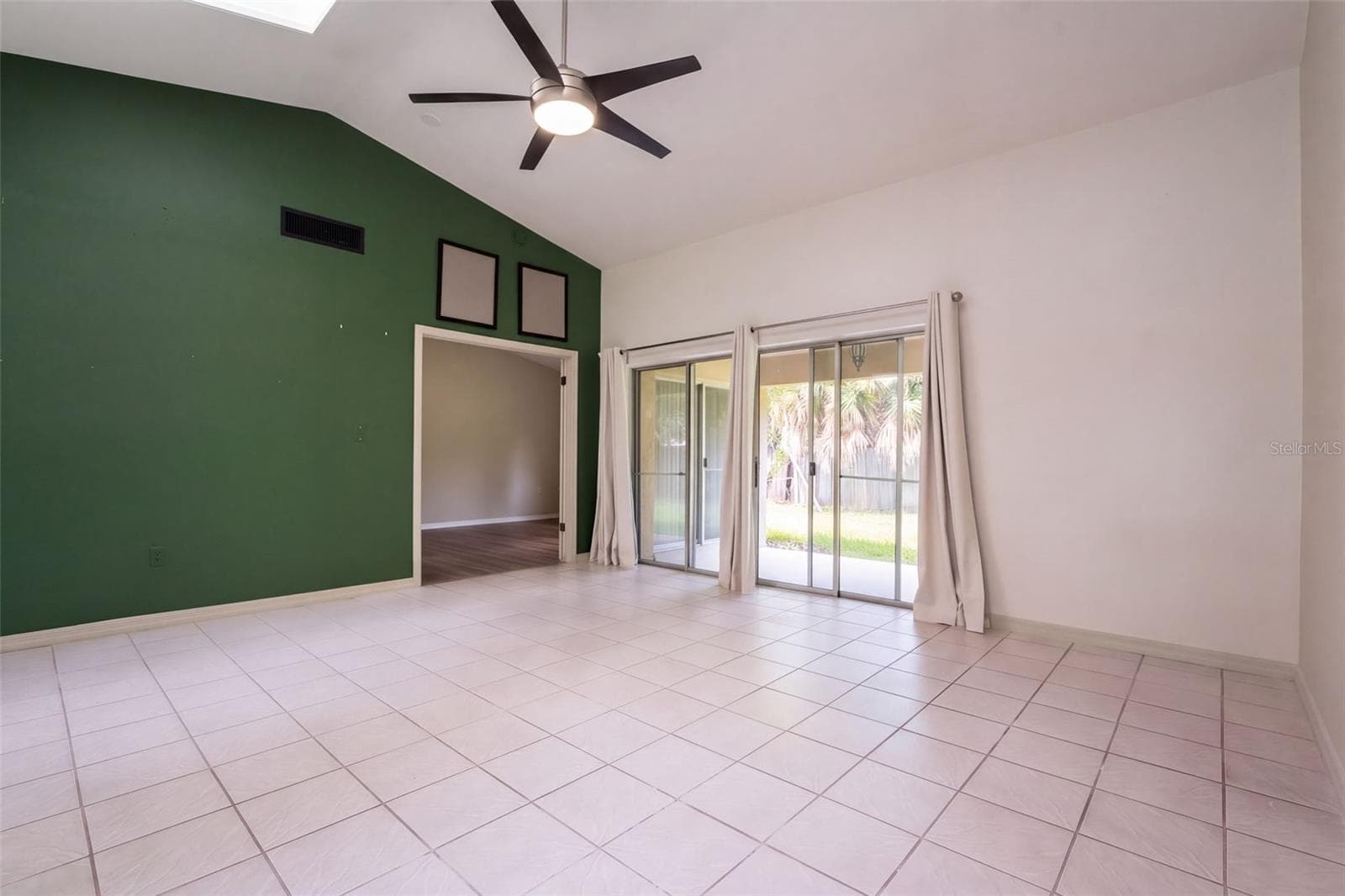 Condominium at 5849 BLUE DAHLIA WAY #12, ORLANDO, photo 4 of 20