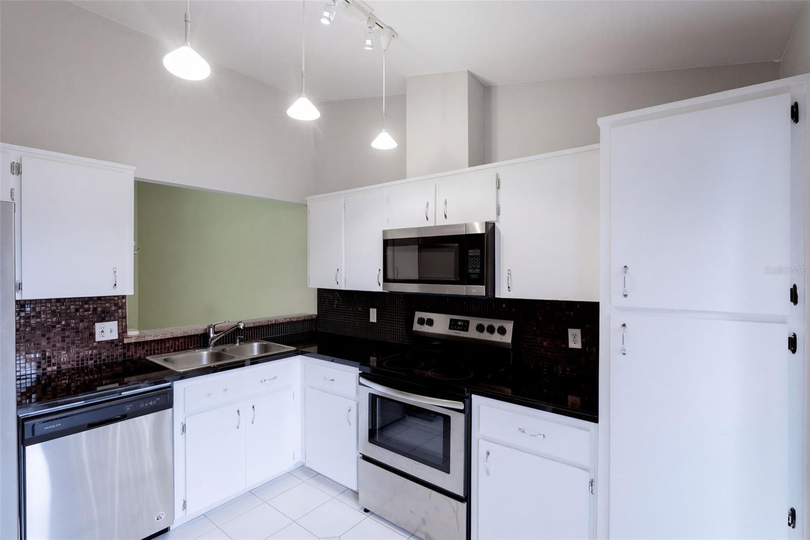 Condominium at 5849 BLUE DAHLIA WAY #12, ORLANDO, photo 7 of 20