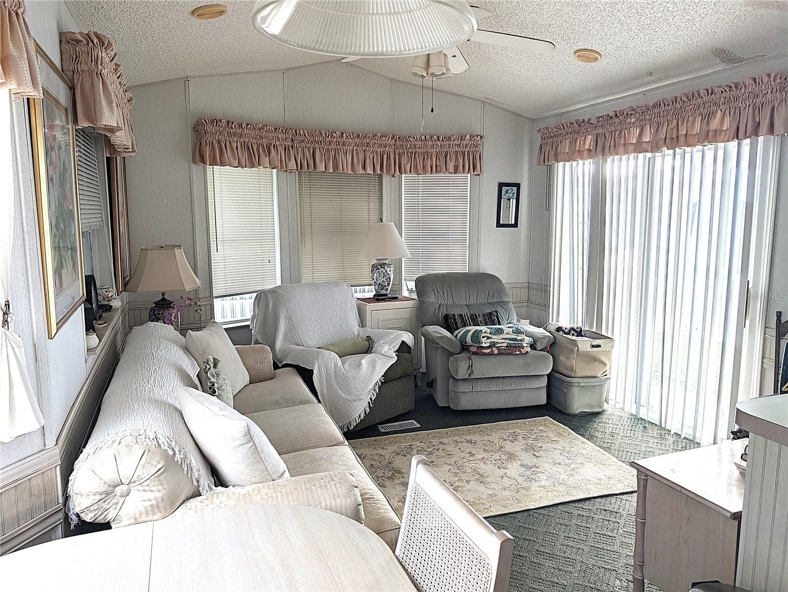 Manufactured Home at 3333 26TH AVE E #1113, BRADENTON, photo 4 of 15