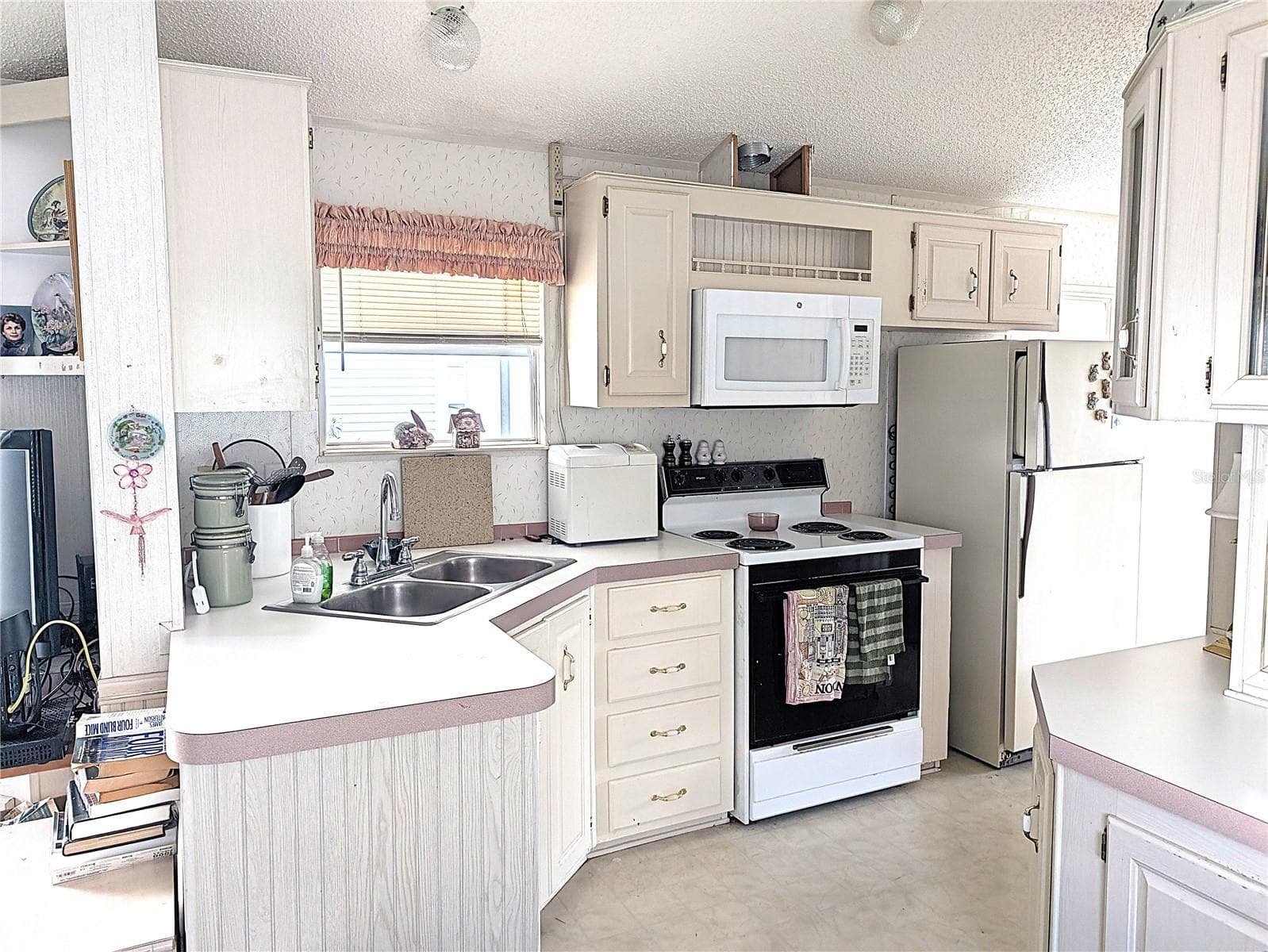 Manufactured Home at 3333 26TH AVE E #1113, BRADENTON, photo 7 of 15