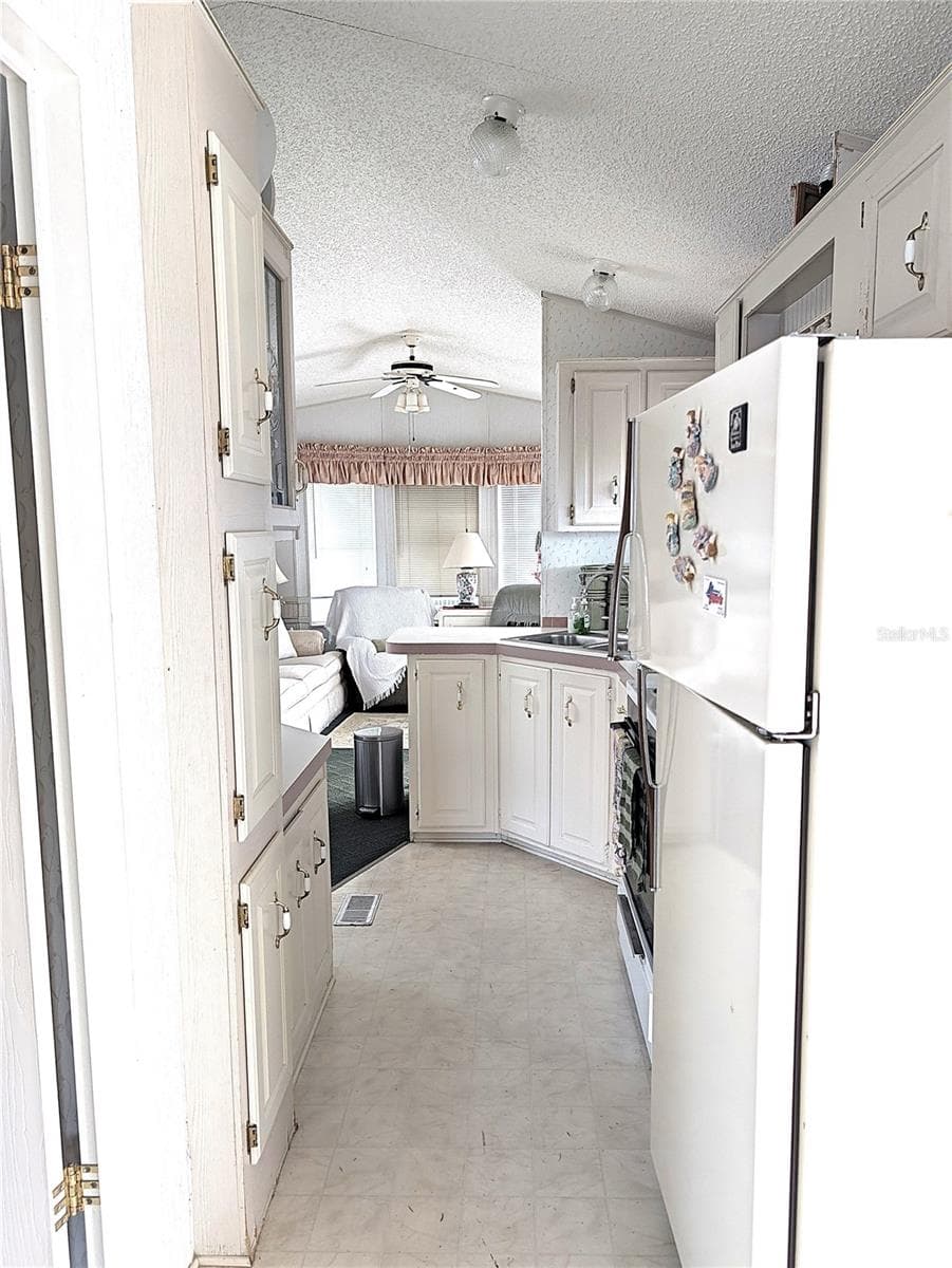 Manufactured Home at 3333 26TH AVE E #1113, BRADENTON, photo 8 of 15