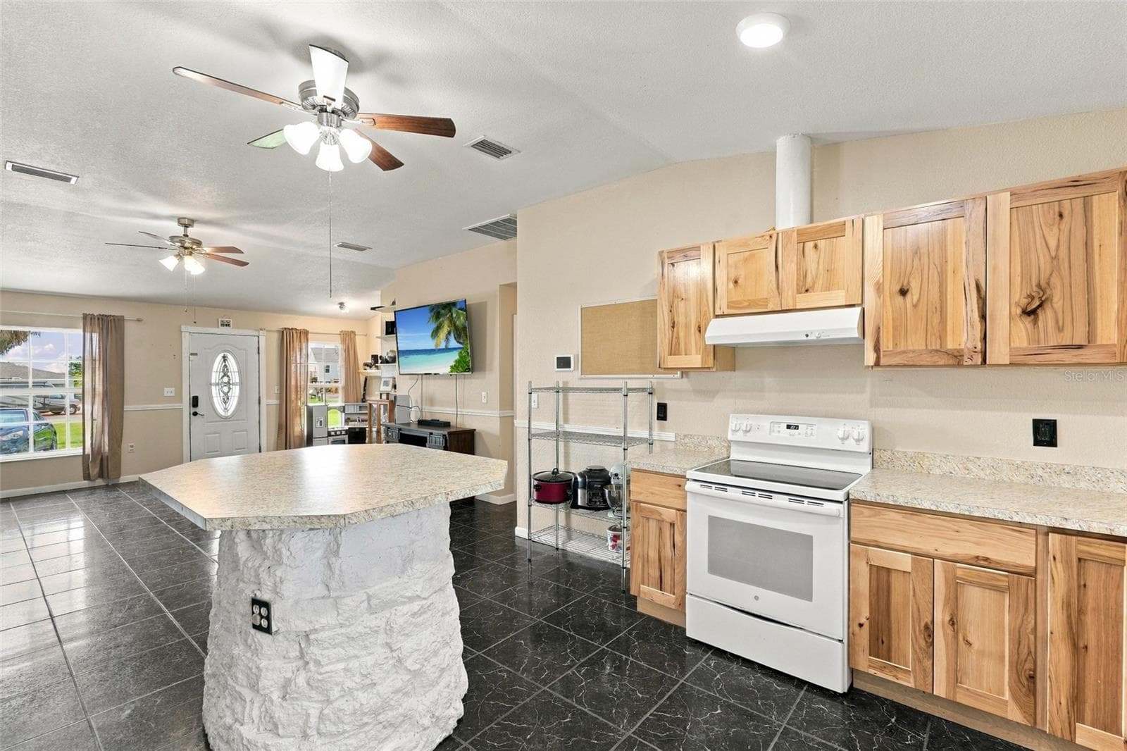 Single Family Residence at 470 RIDGECREST DR, PUNTA GORDA, photo 10 of 31