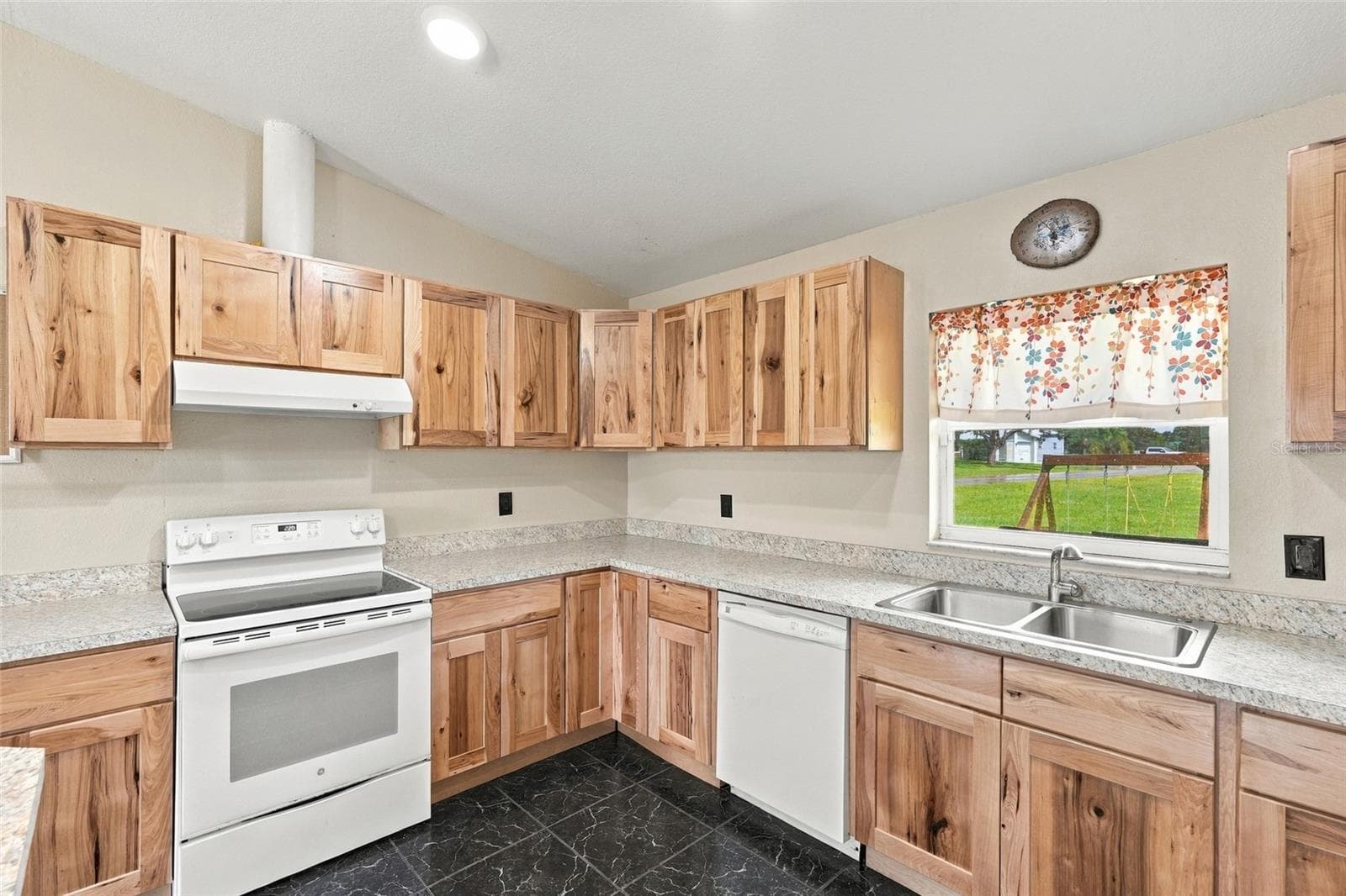 Single Family Residence at 470 RIDGECREST DR, PUNTA GORDA, photo 11 of 31