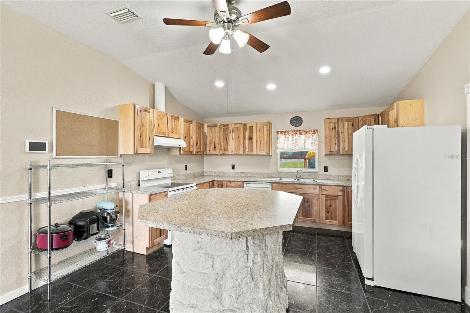 Single Family Residence at 470 RIDGECREST DR, PUNTA GORDA, photo 12 of 31