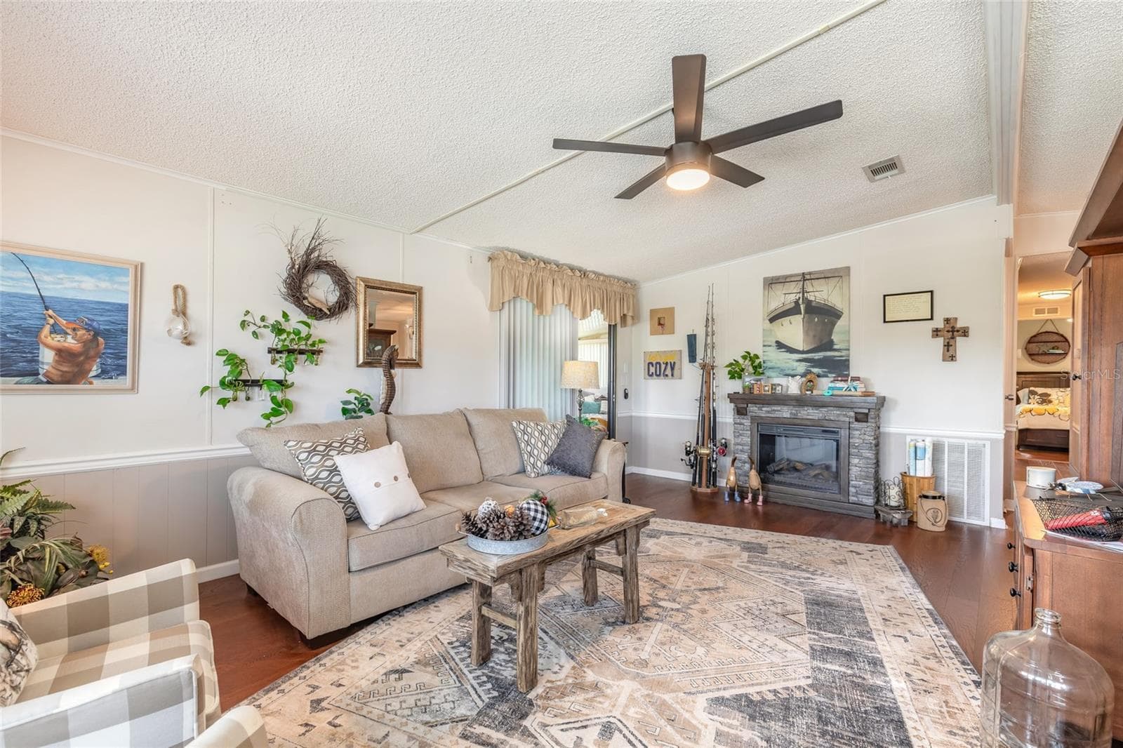 Manufactured Home at 733 INDIAN HILL DR, PORT ORANGE, photo 9 of 42