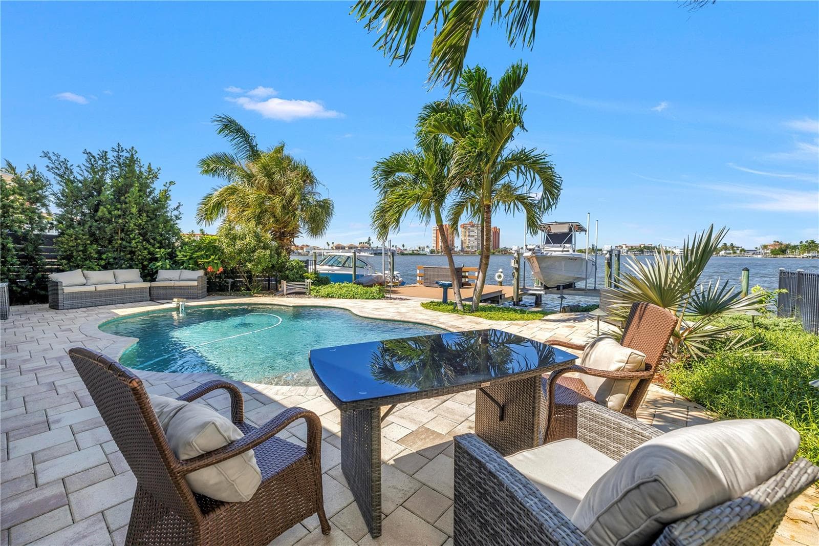 Tropical Oasis Overlooking the Water - 106 WALL ST, REDINGTON SHORES