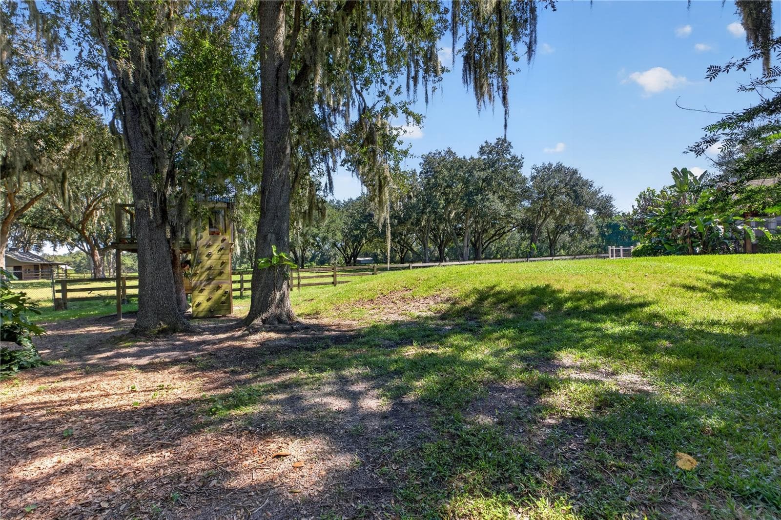 Single Family Residence at 19601 EAGLE CREST DR, LUTZ, photo 90 of 104