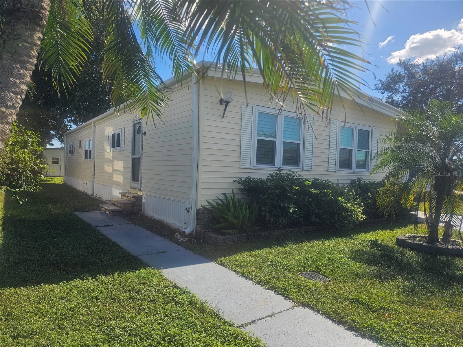 Left Side Yard - 392 COBIA WAY, OLDSMAR