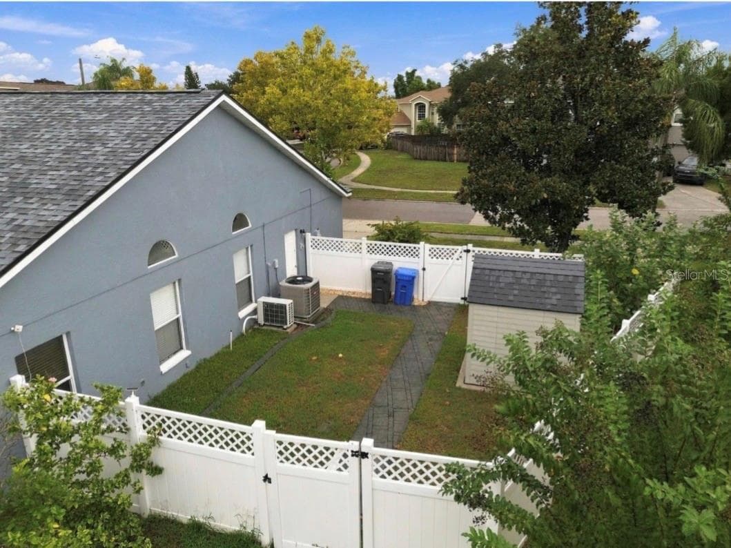Fenced Side for Pets - 10810 SAILBROOKE DR, RIVERVIEW