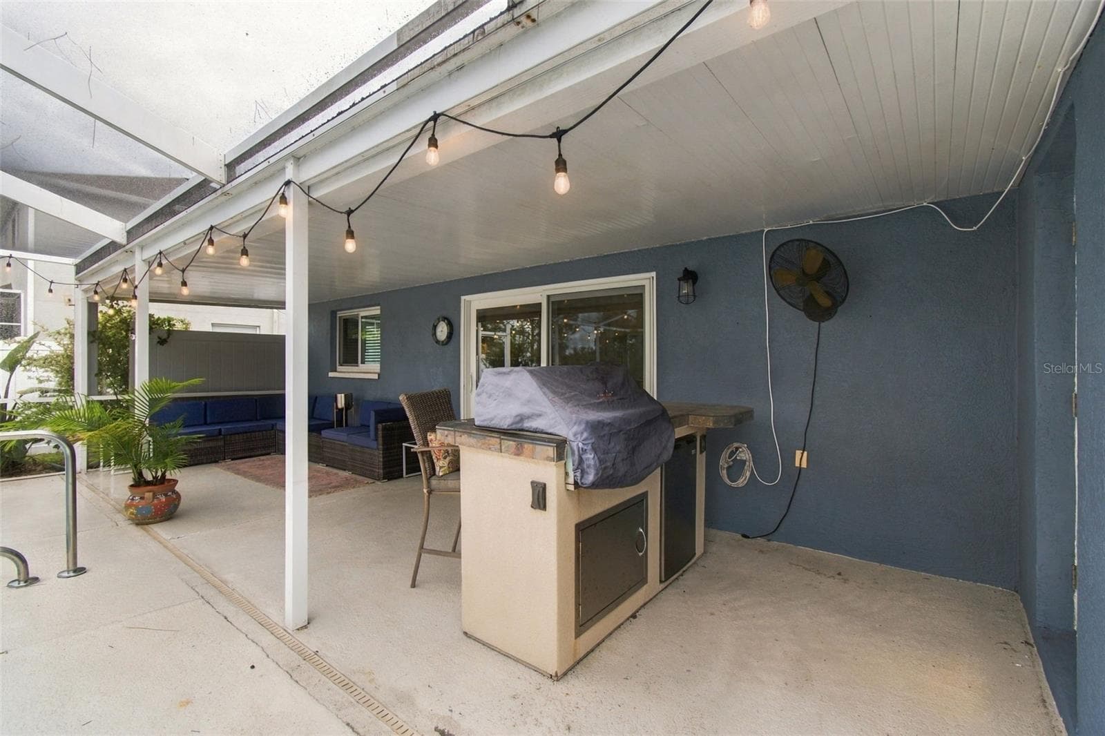 Covered lanai with built in grill - 10810 SAILBROOKE DR, RIVERVIEW