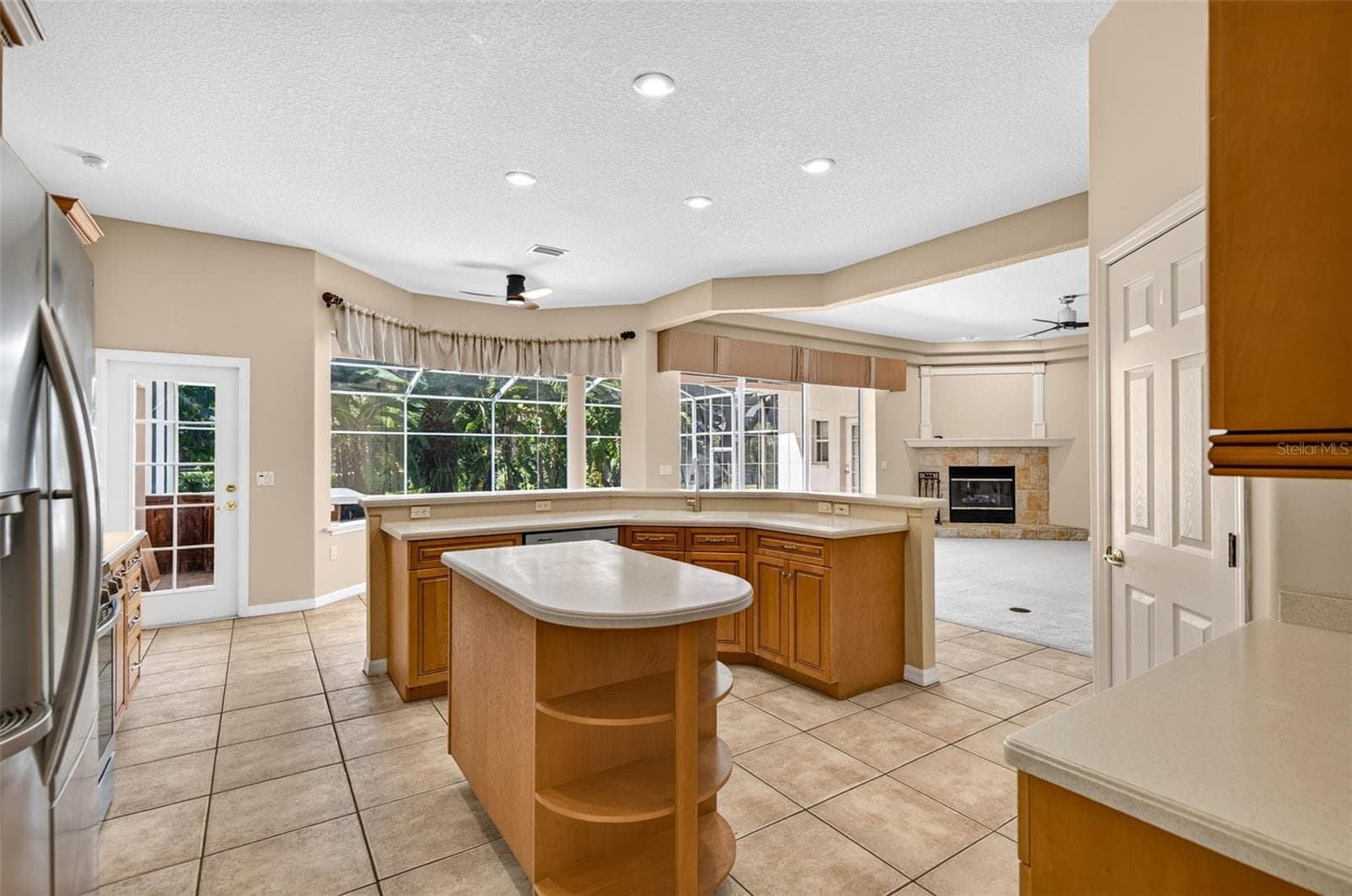 Single Family Residence at 725 CITRUS WOOD LN, VALRICO, photo 10 of 74