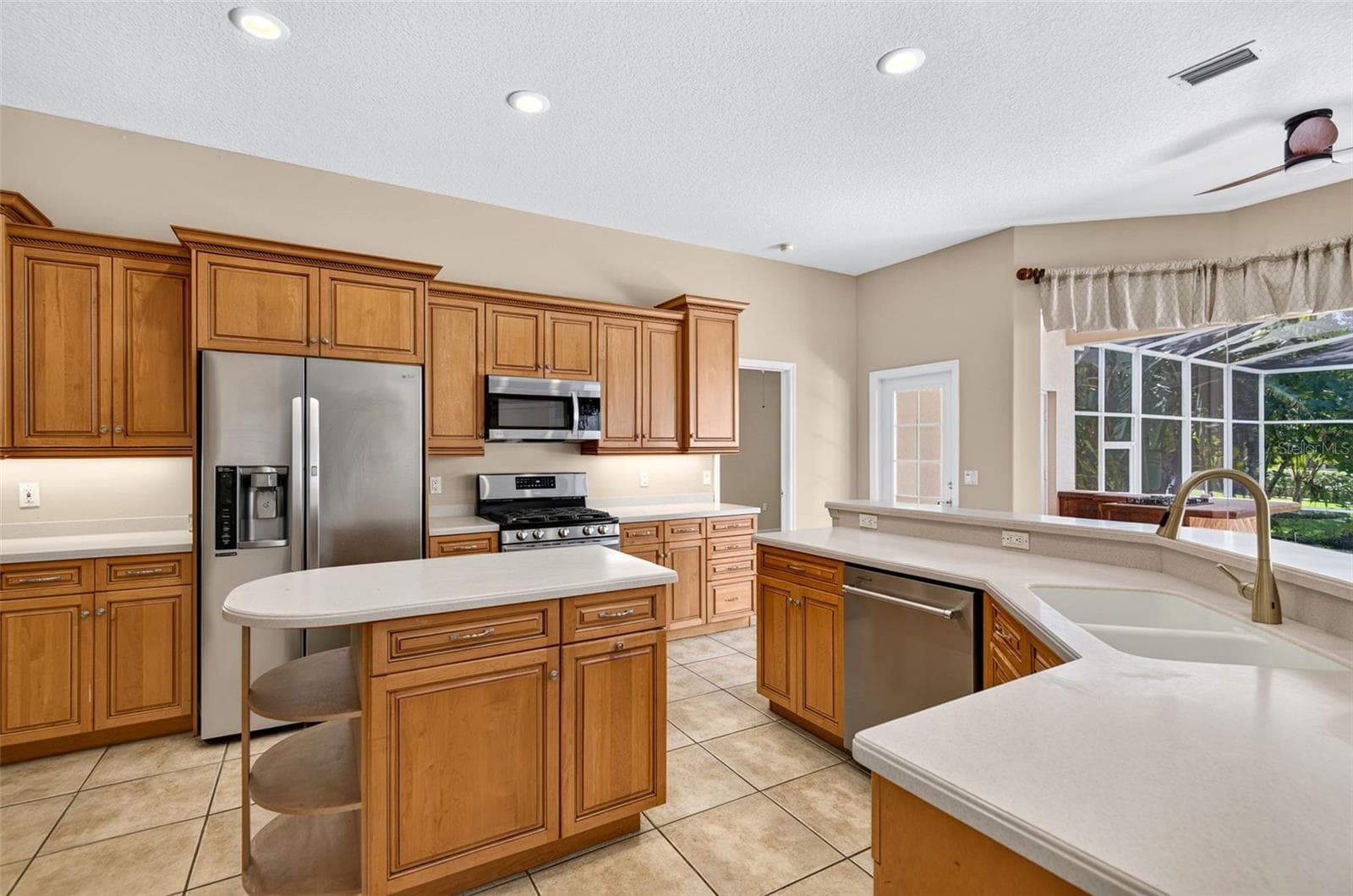 Single Family Residence at 725 CITRUS WOOD LN, VALRICO, photo 12 of 74