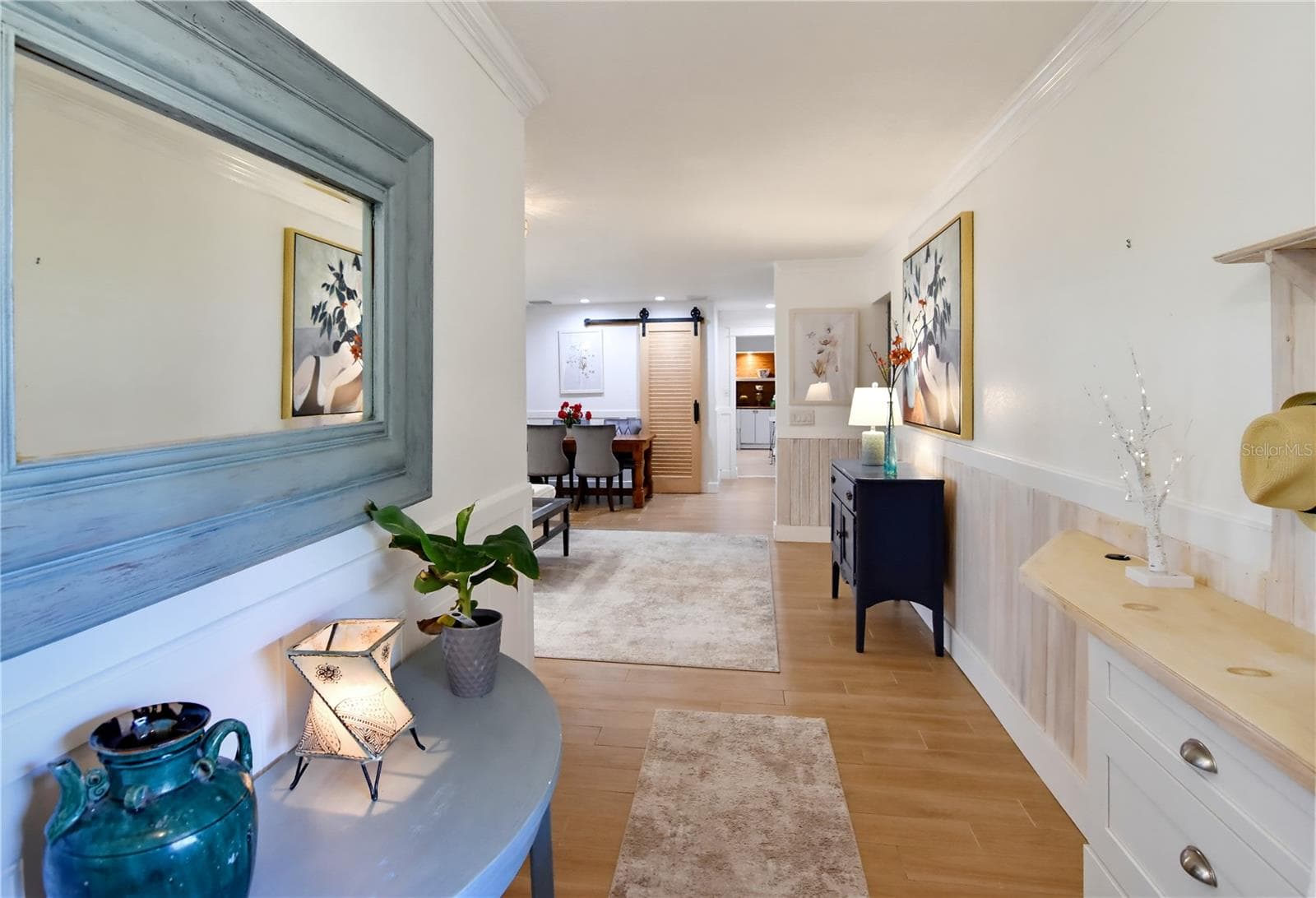 Inviting entry foyer opening to the home's spacious main living areas. - 1611 CHESTNUT AVE, WINTER PARK