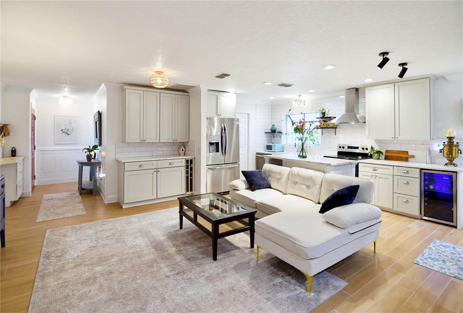 Comfortable living and dining spaces with a versatile, welcoming layout. - 1611 CHESTNUT AVE, WINTER PARK