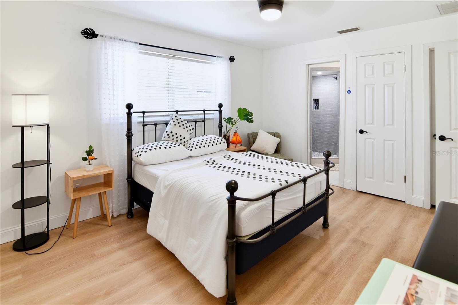 Another view of the downstairs bedroom, featuring ample space for furnishings. - 1611 CHESTNUT AVE, WINTER PARK