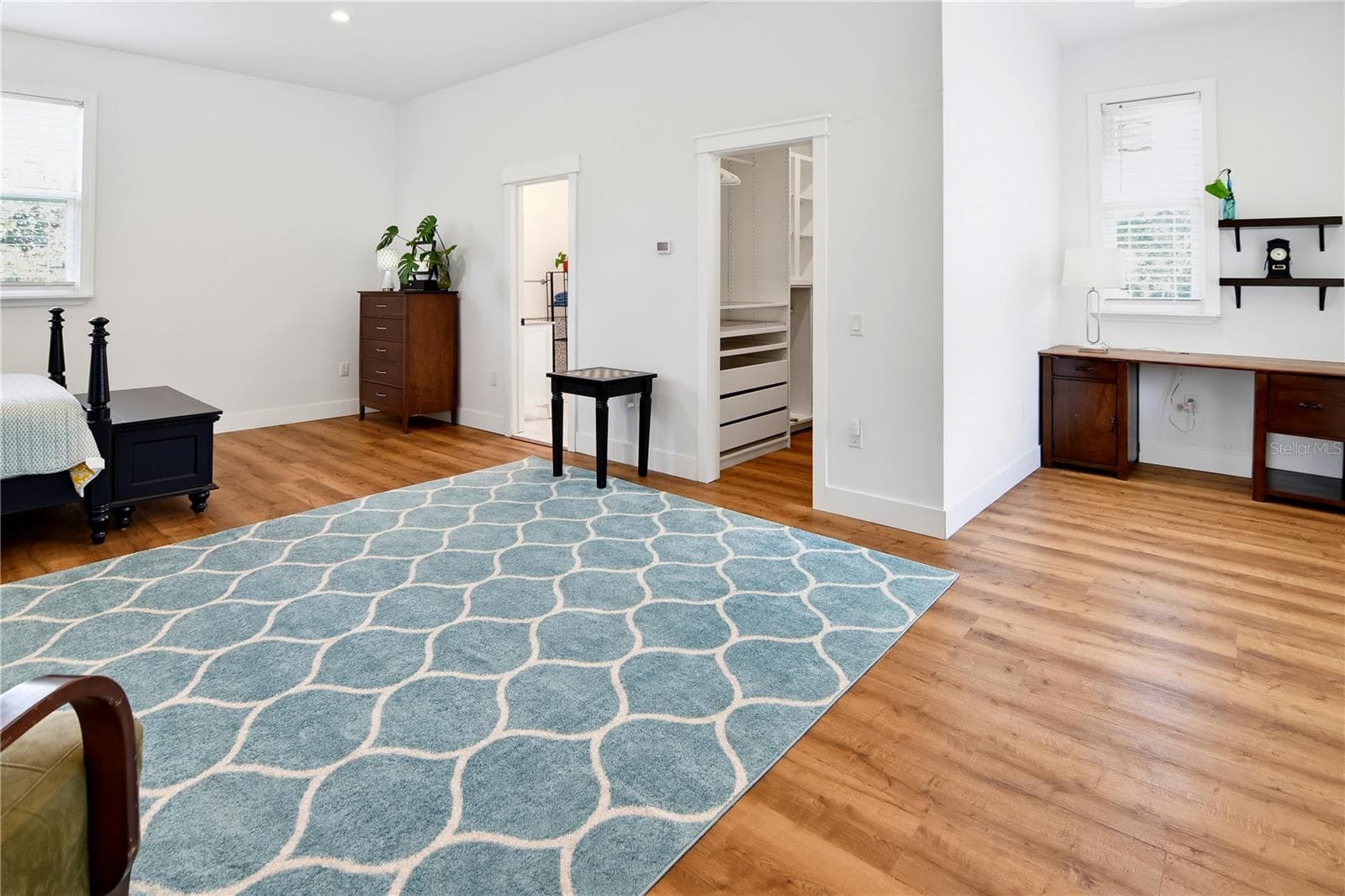 Spacious primary suite with a dedicated built-in office alcove. - 1611 CHESTNUT AVE, WINTER PARK