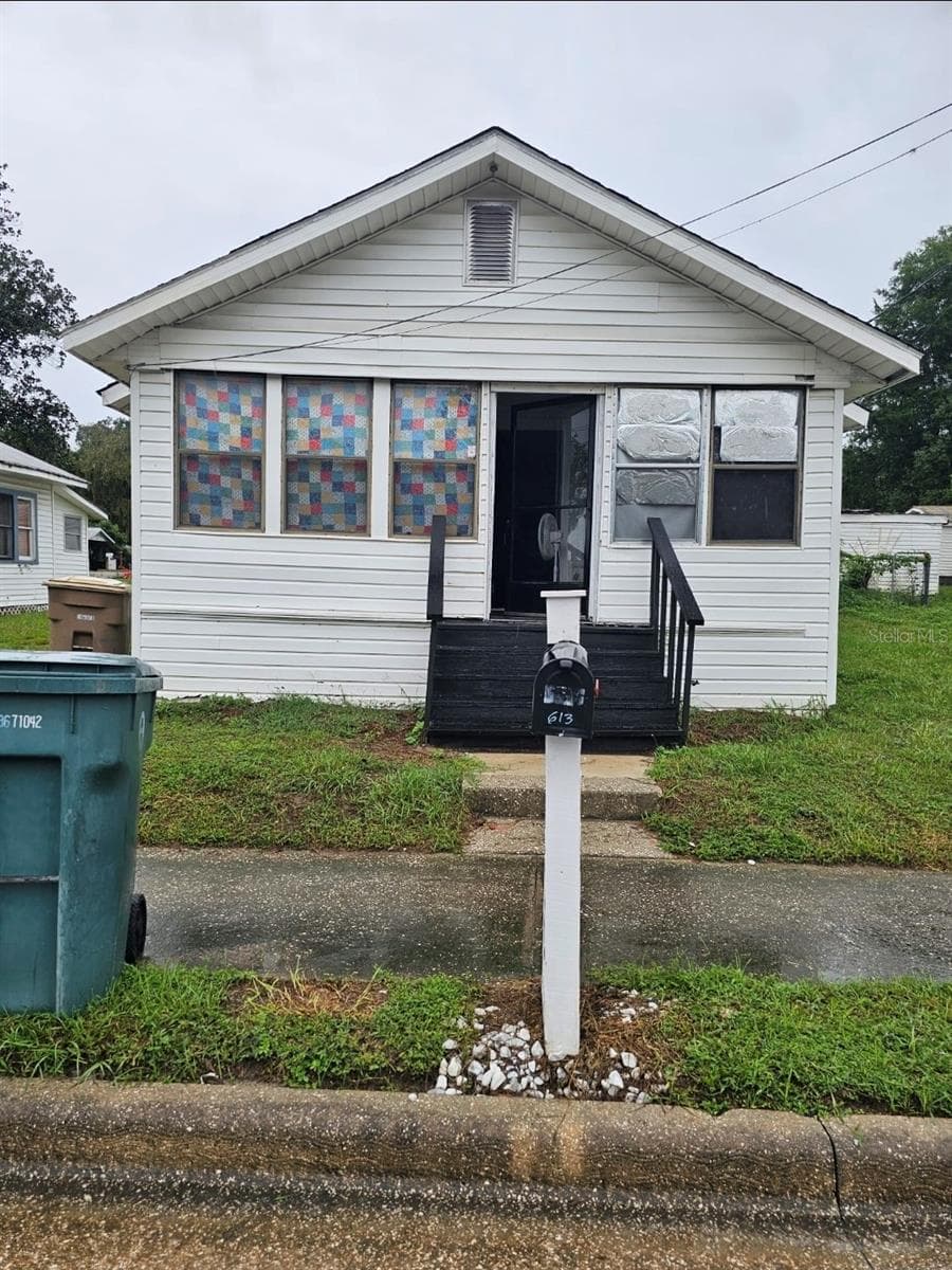 Single Family Residence at 613 NE 8TH AVE, OCALA, photo 2 of 18