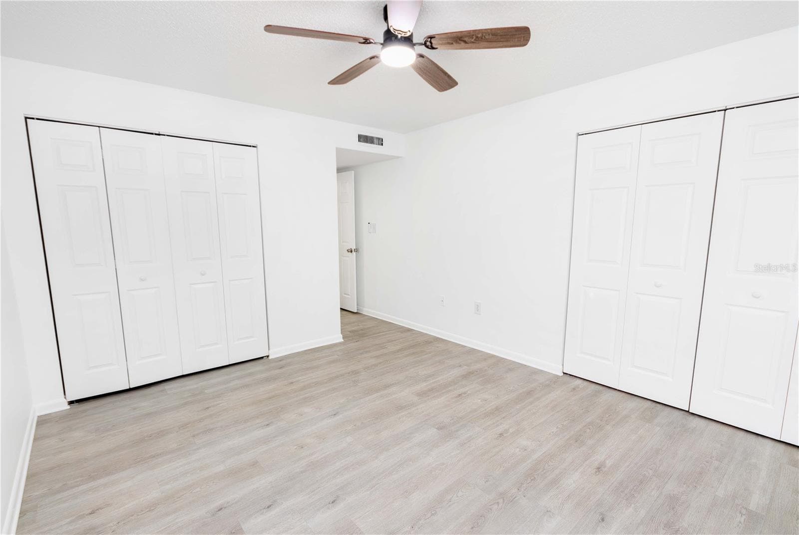 owners suite with dual closets - 2700 NEBRASKA AVE #2-205, PALM HARBOR