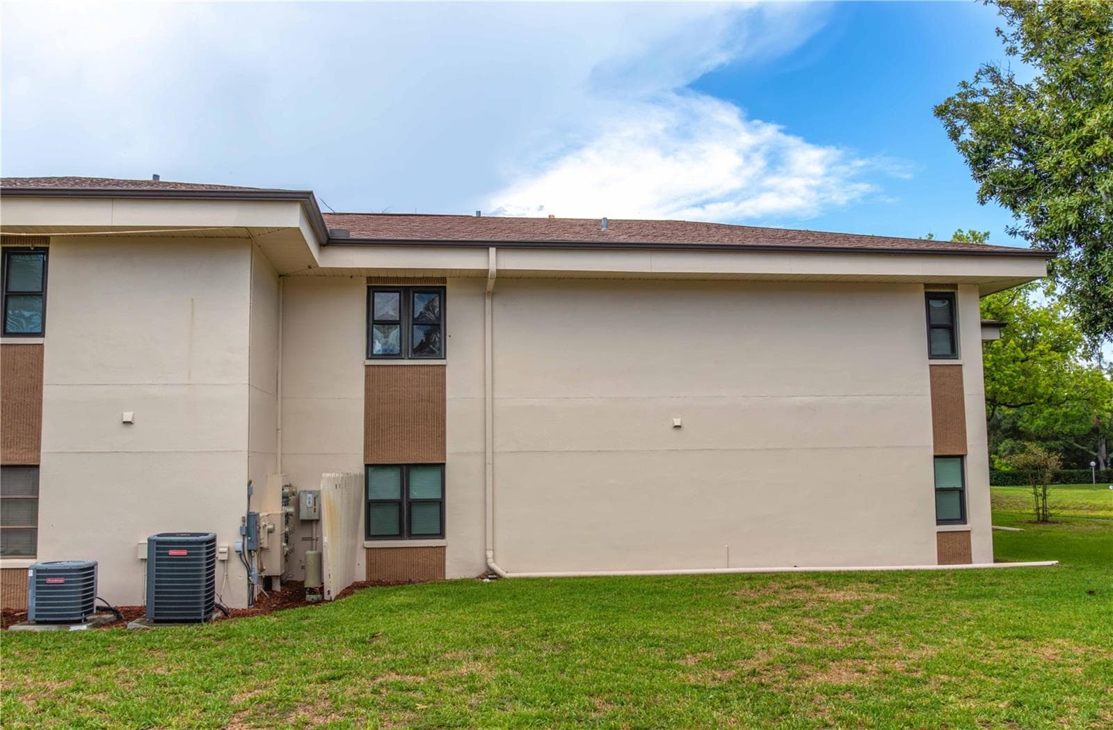 end unit - 2700 NEBRASKA AVE #2-205, PALM HARBOR