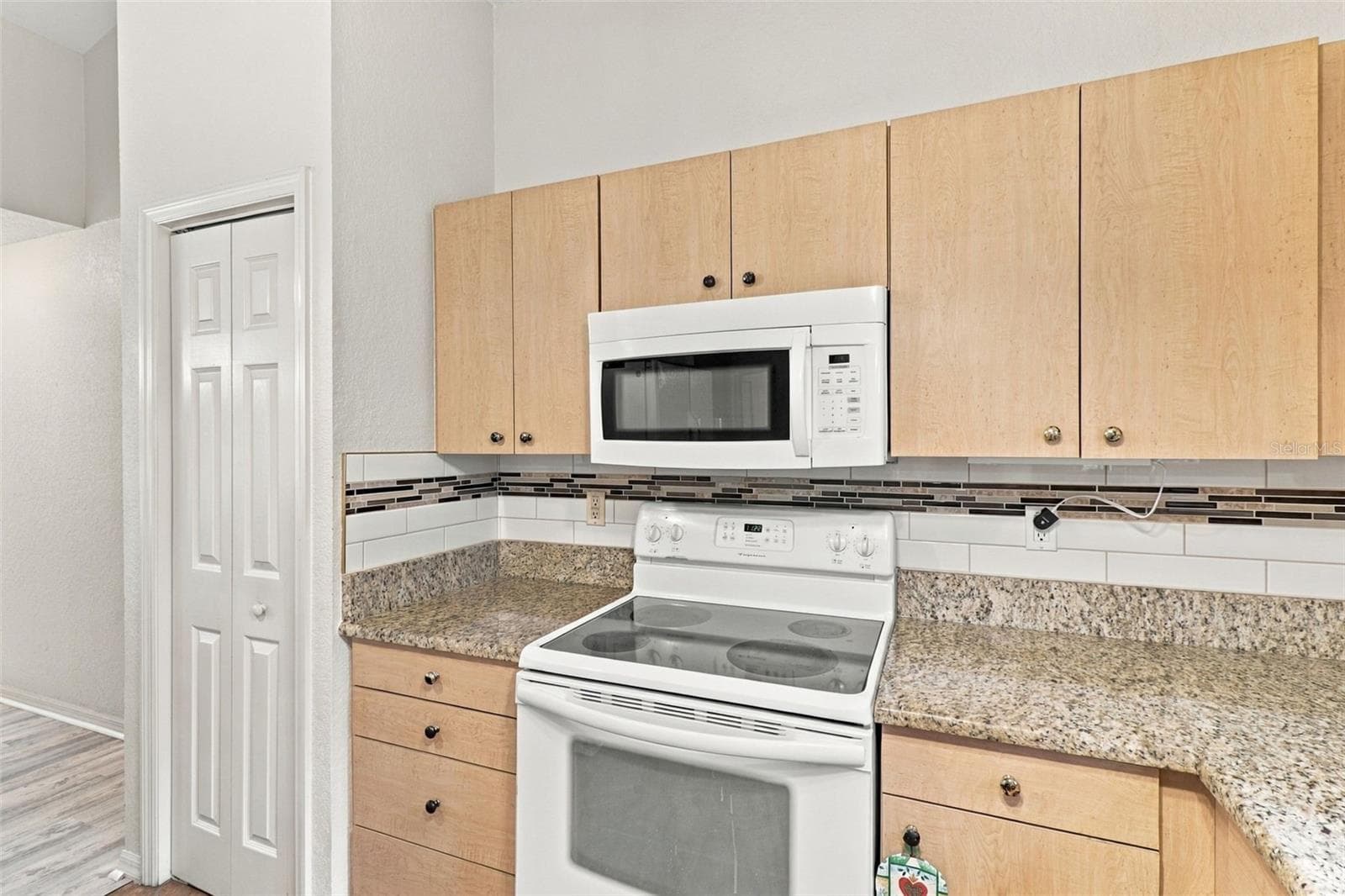 Single Family Residence at 2104 LINWOOD AVE, SPRING HILL, photo 6 of 25