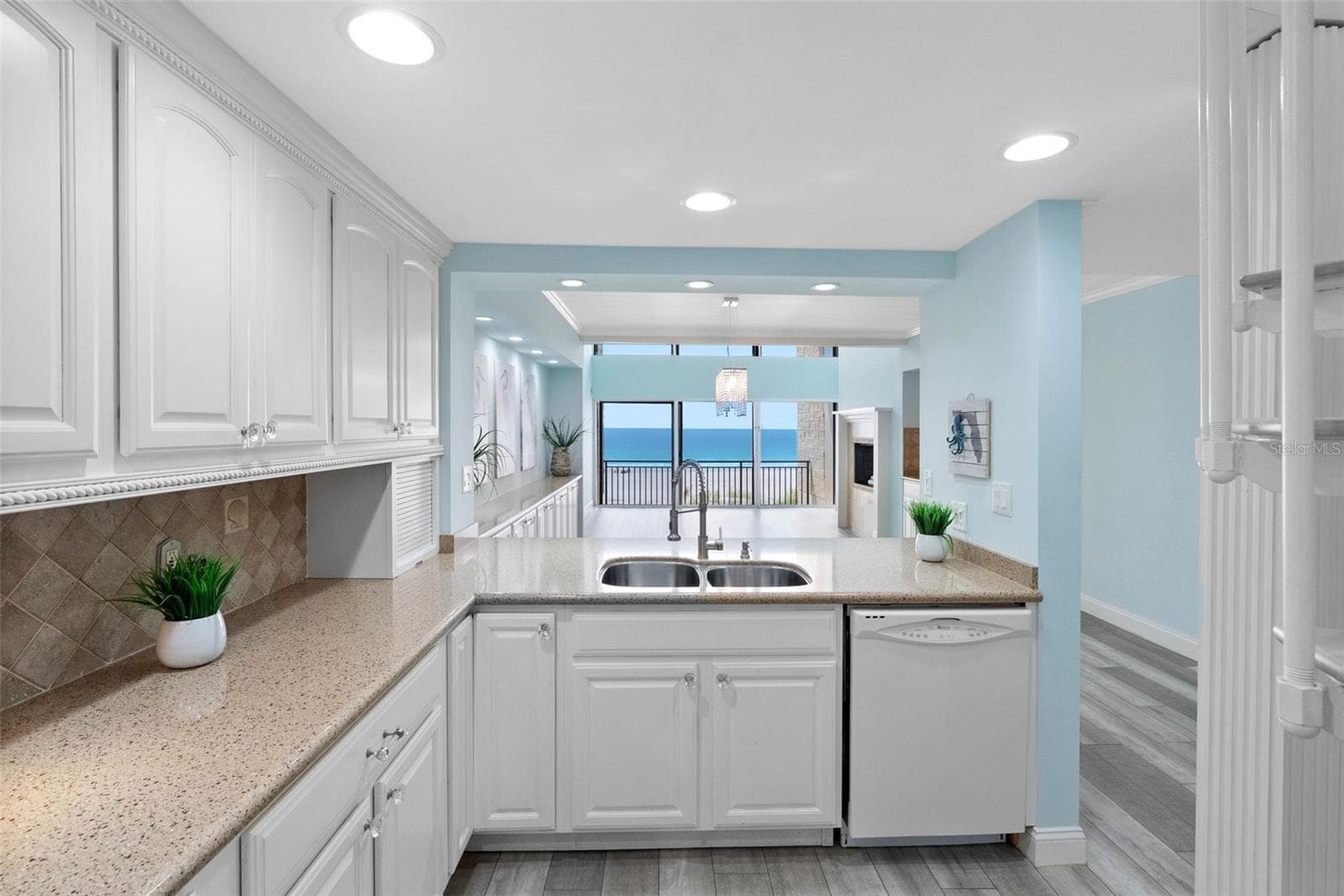 Fabulous views for the chef - 19700 GULF BLVD #202, INDIAN SHORES