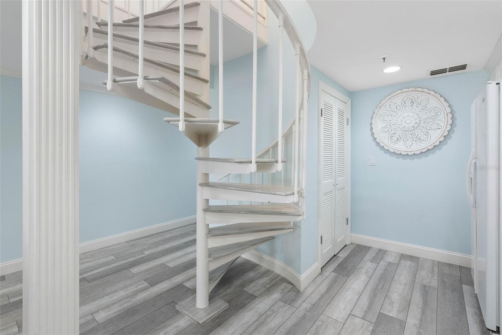 Kitchen with pantry - 19700 GULF BLVD #202, INDIAN SHORES