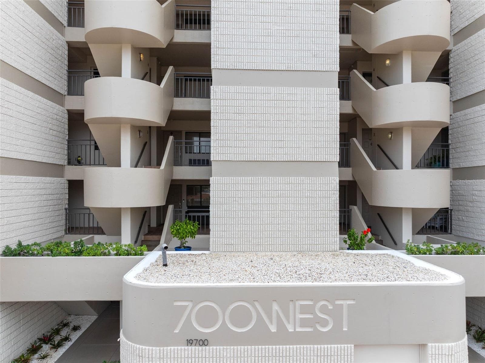 Notable architecture and concrete fluted block - 19700 GULF BLVD #202, INDIAN SHORES