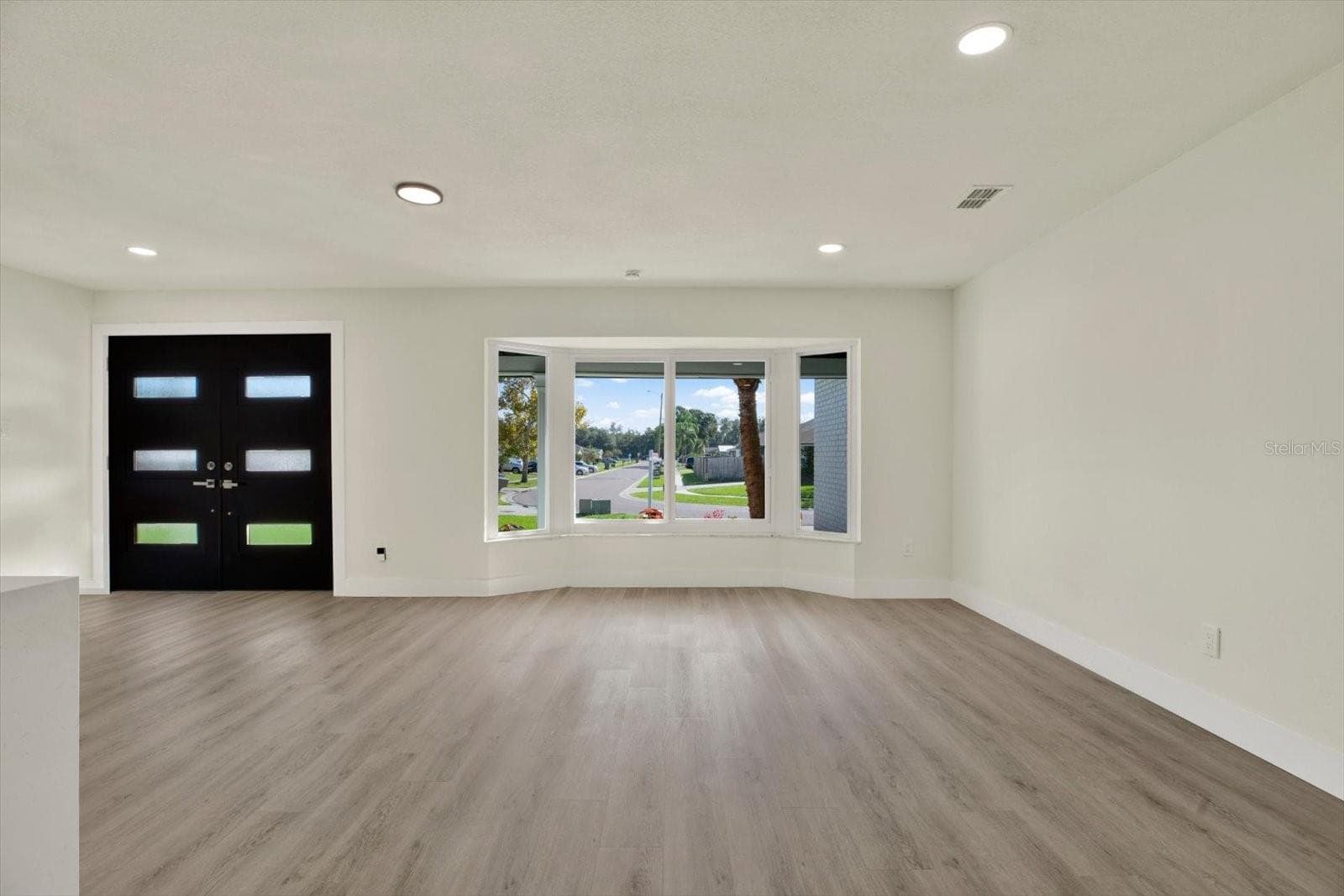 Single Family Residence at 720 SAILFISH DR, BRANDON, photo 2 of 33