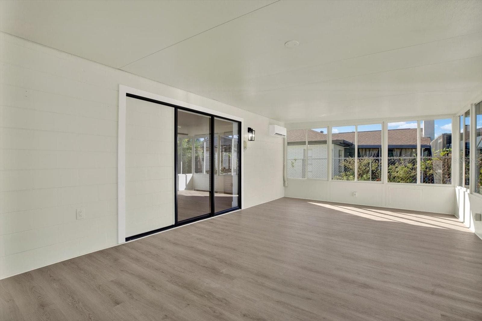 Single Family Residence at 720 SAILFISH DR, BRANDON, photo 11 of 33