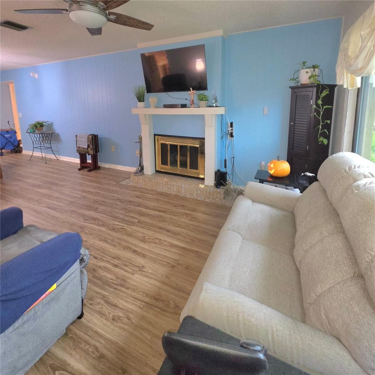 Family room - 2101 SUNSET POINT RD #2603, CLEARWATER