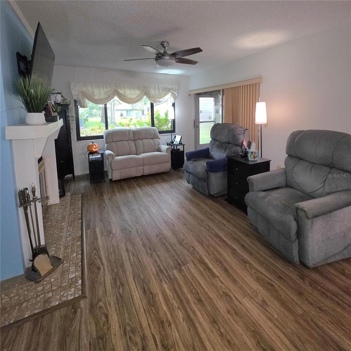 Family room - 2101 SUNSET POINT RD #2603, CLEARWATER