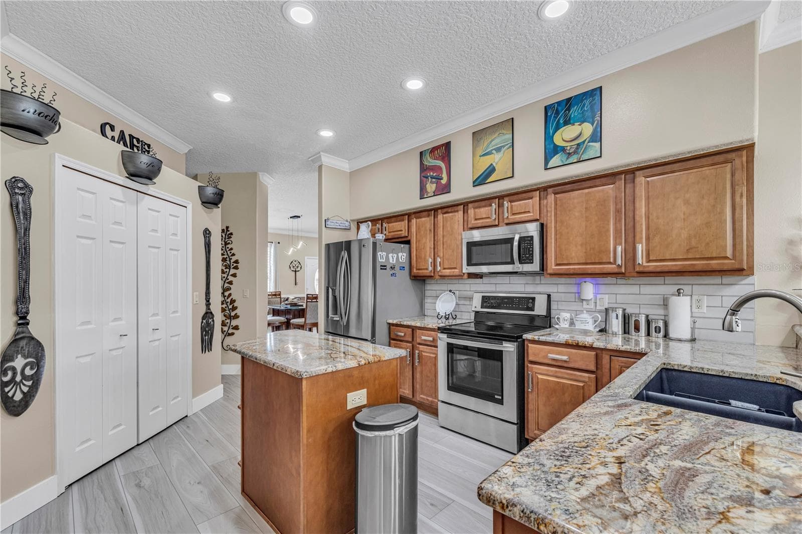 Single Family Residence at 255 STRATHMORE CIR, KISSIMMEE, photo 14 of 40