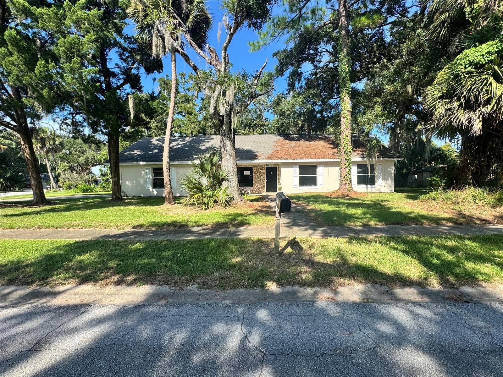 477 WOODSTOCK DR