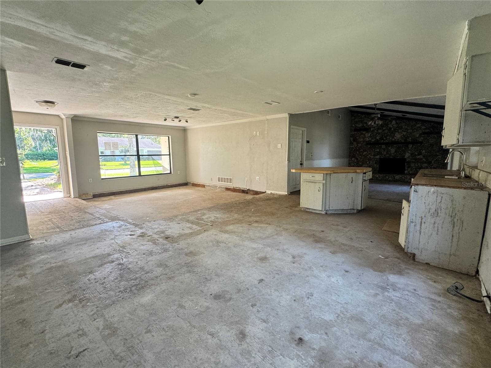 Single Family Residence at 477 WOODSTOCK DR, PORT ORANGE, photo 2 of 14