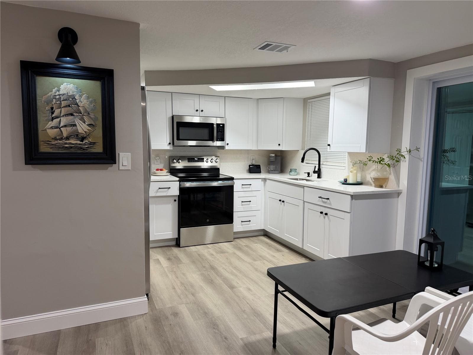 Single Family Residence at 7220 FOX HOLLOW DR, PORT RICHEY, photo 9 of 28