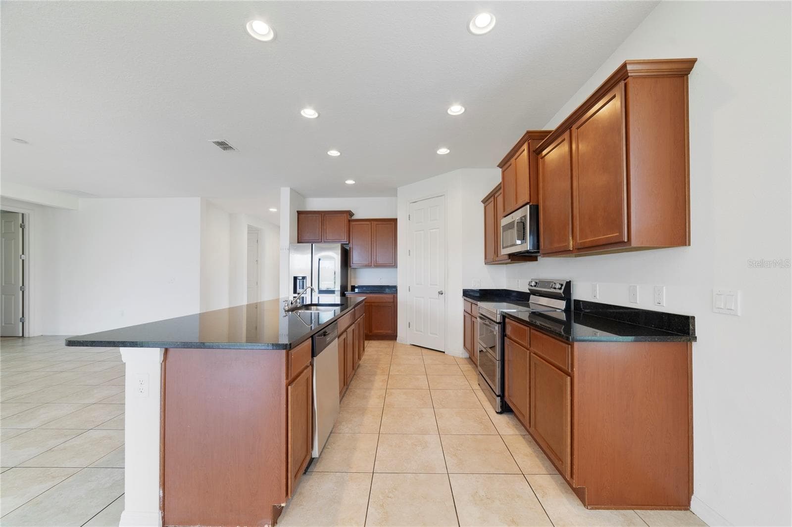 Single Family Residence at 3880 CARRICK BEND DR, KISSIMMEE, photo 8 of 28