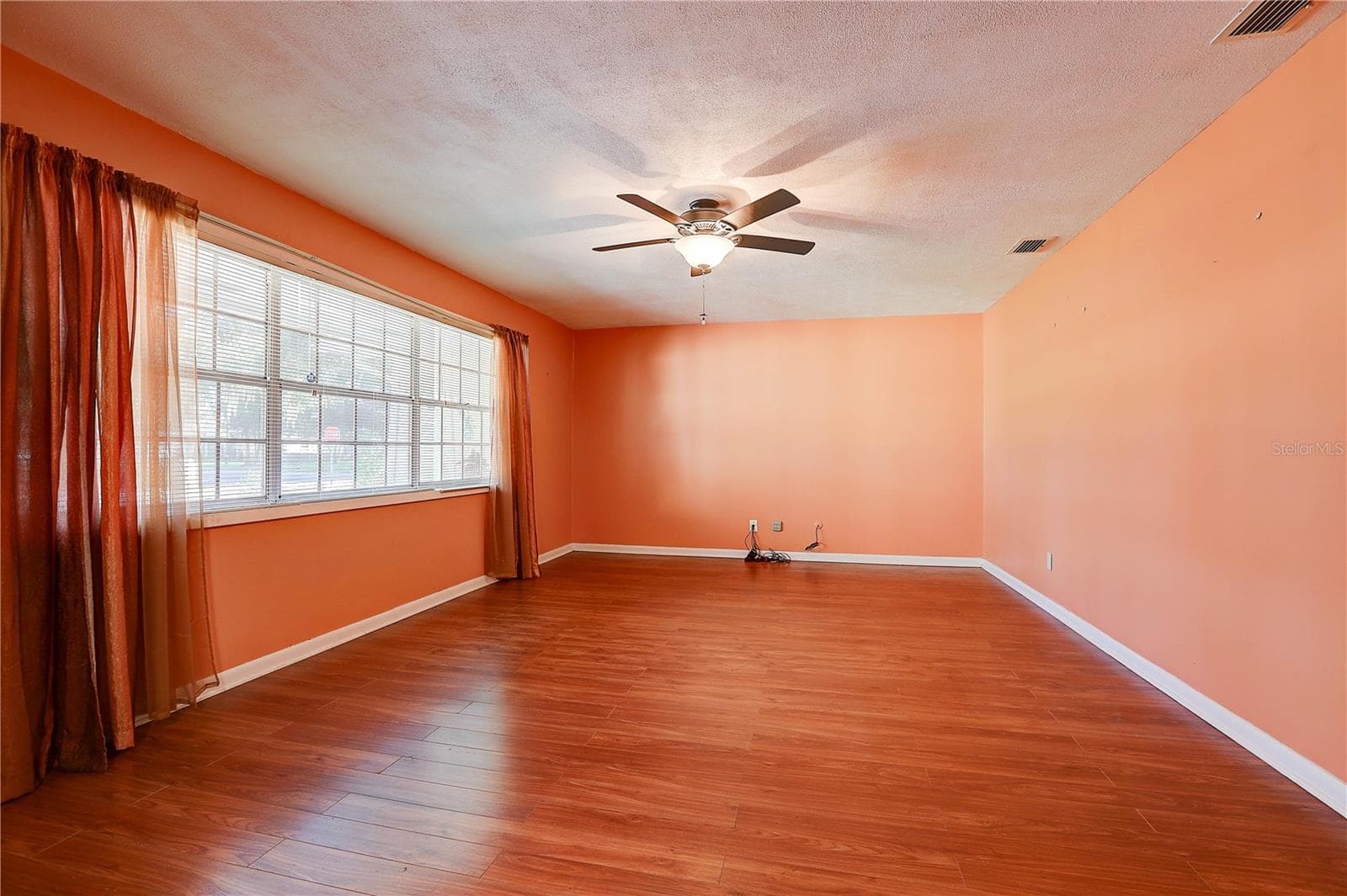 Single Family Residence at 519 OAKHURST ST, BRANDON, photo 12 of 41