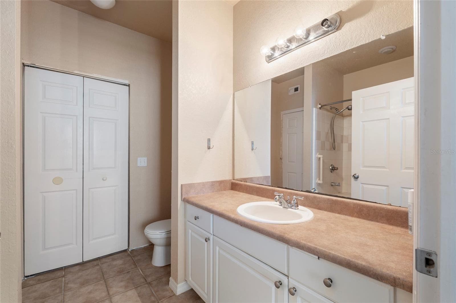 Condominium at 5550 ROSEHILL RD #102, SARASOTA, photo 18 of 27