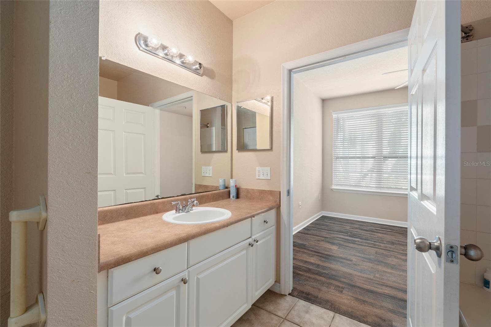 Condominium at 5550 ROSEHILL RD #102, SARASOTA, photo 19 of 27