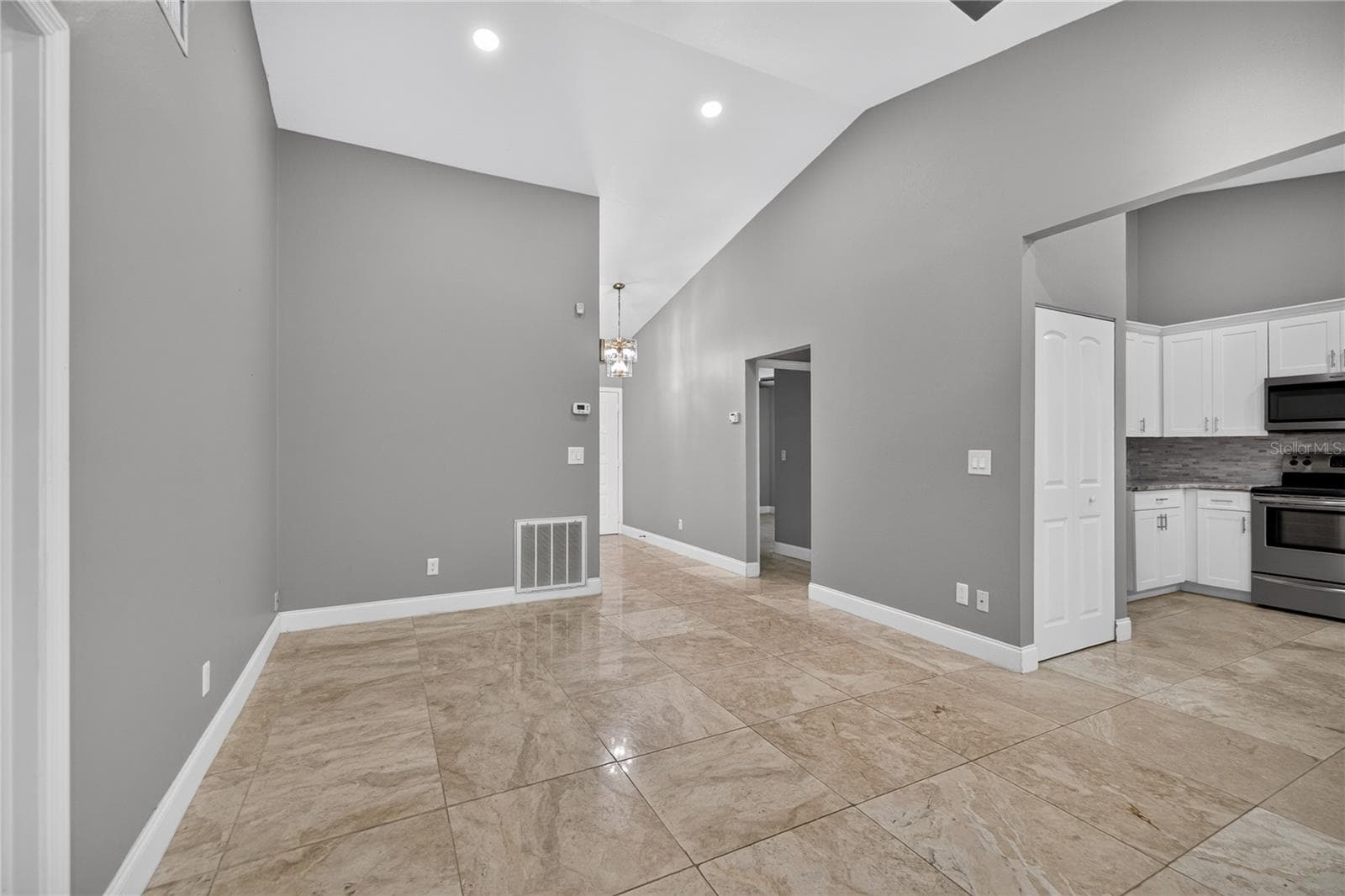 Townhouse at 4004 SHORESIDE CIR, TAMPA, photo 4 of 30