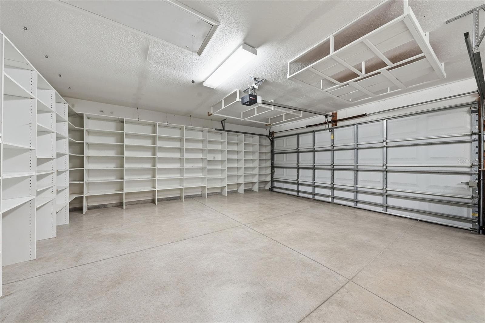 Oversized Garage with lots of Storage - 24809 RIVERBOAT BND, LEESBURG