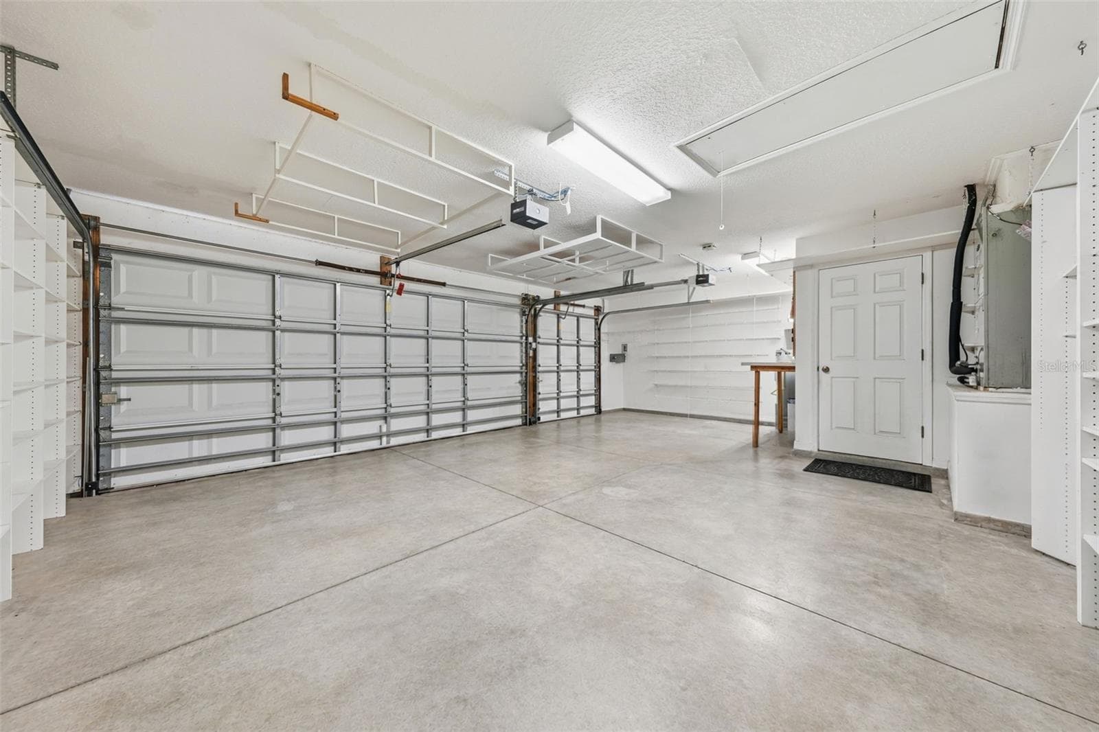 Oversized Garage with lots of Storage - 24809 RIVERBOAT BND, LEESBURG