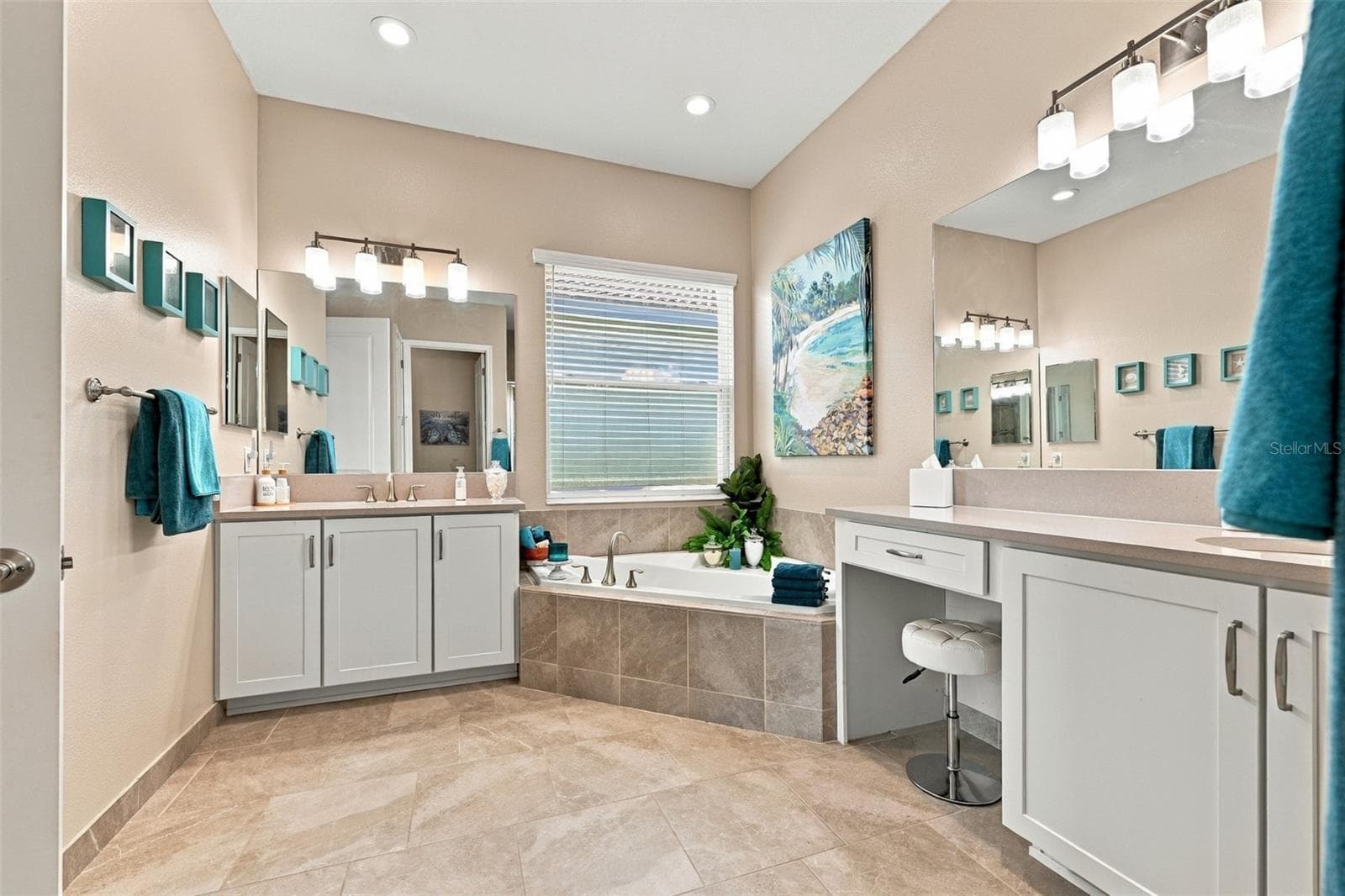 Single Family Residence at 4814 SEVILLA SHORES DR, WIMAUMA, photo 16 of 54