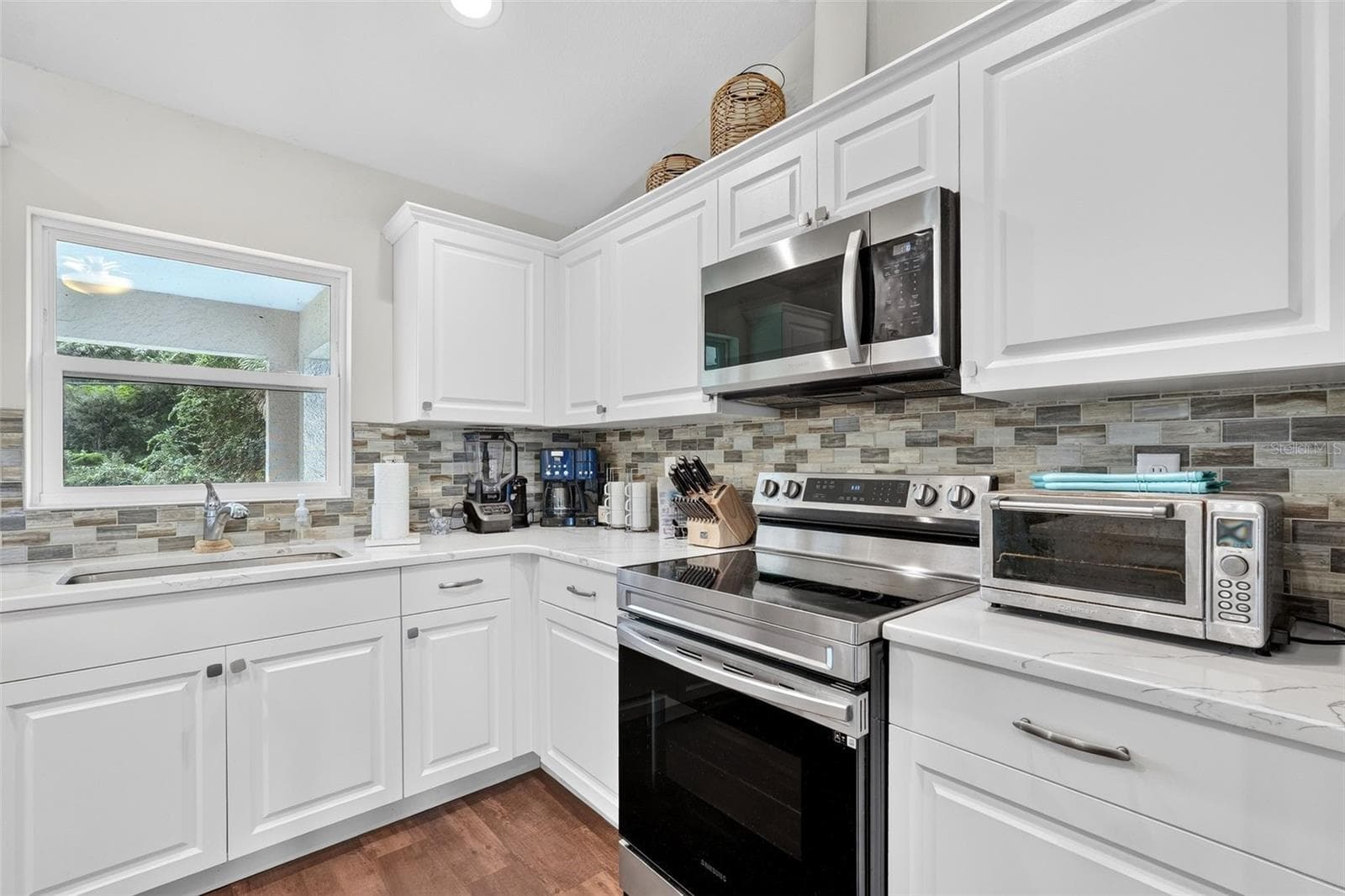 Single Family Residence at 55 RUTGERS RD, VENICE, photo 13 of 48